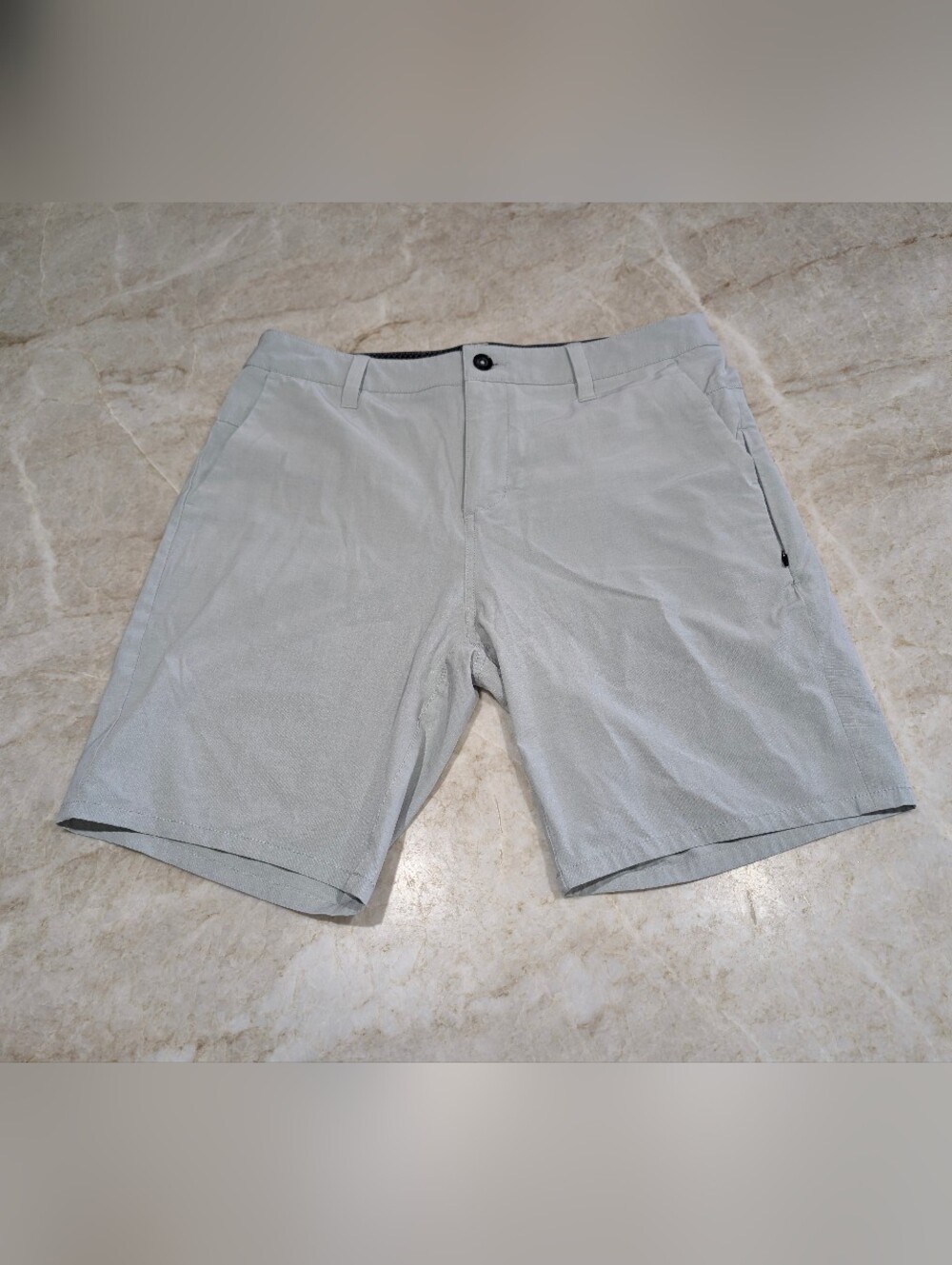 Vuori Men's Lightweight Casual Shorts in Light Grey